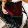 Bolsa de couro preto de ombro grande