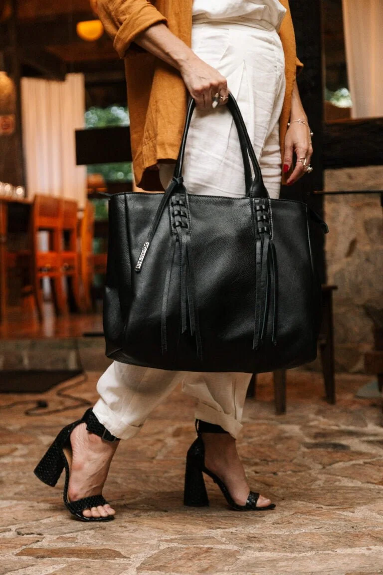 Bolsa de couro preto de ombro grande