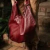 Bolsa de couro vermelho de ombro grande