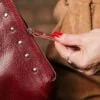 Bolsa de couro vermelho de ombro grande