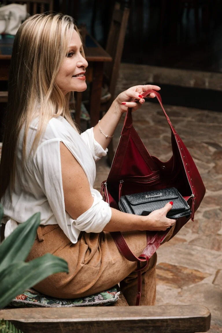 Bolsa de couro vermelho de ombro grande