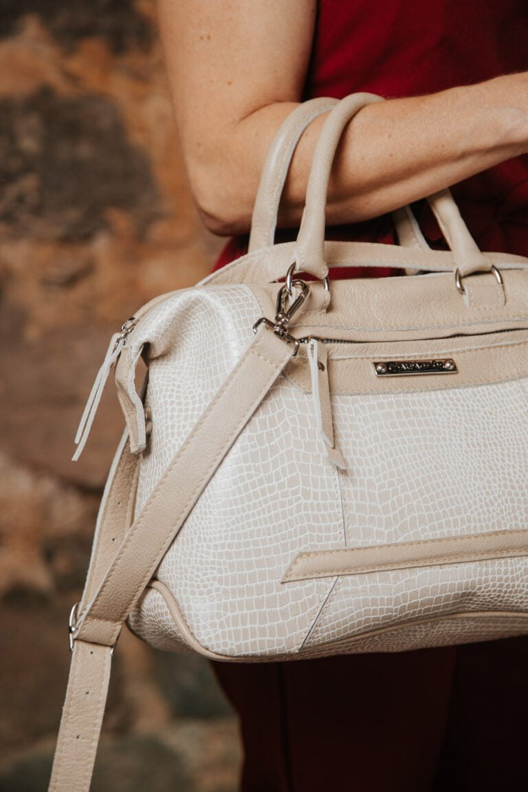 Bolsa de couro off white tiracolo média Miriam