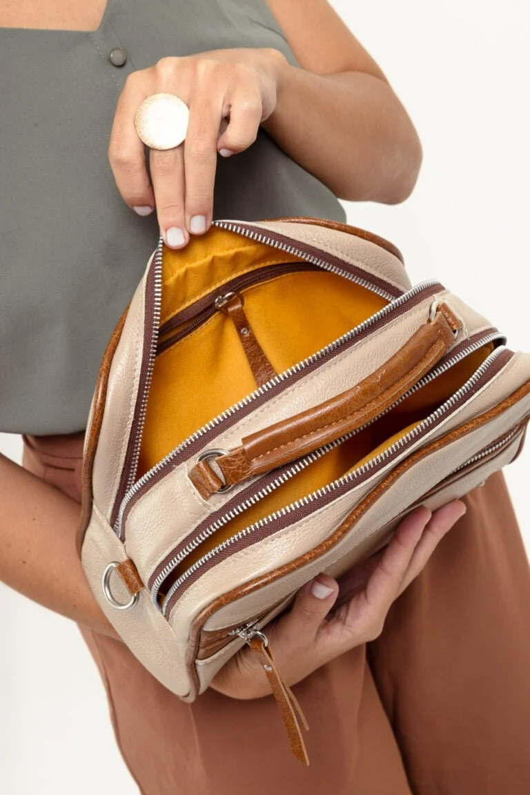 Bolsa de couro tiracolo média