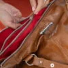 Bolsa de couro marrom de ombro grande