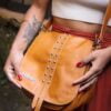 Bolsa de couro havana tiracolo média Isadora