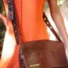 Bolsa de couro tiracolo grande